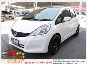 HONDA JAZZ 1.5 V 2011 ใช้เงินออกรถ 10,000 บาท