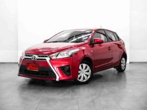 ชายรถหรู TOYOTA YARIS เกียร์AT ปี2015 สีแดงแสบตา ราศีจับ ราคาพิเศษ ห้ามพลาด 
