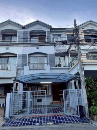 ให้เช่าทาวน์โฮม 3 ชั้นหน้าสวน​ 3 ห้องนอน บ้านกลางเมือง ซอยพระราม9 ซอย 43 ใกล้ The Nine พระราม9 **จดทะเบียนได้ 
