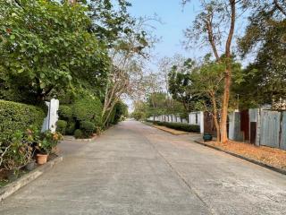 พื้นที่ดิน -  54000000 thb ใกล้กับ ใกล้ถนนศรีนครินทร์ และสวนหลวง ร.9 ทำเล-ทอง