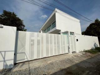 บ้านโมเดิร์นมินิมอลสีขาวสวยๆใกล้สนามบินสุวรรณภูมิ ,Robinson Lifestyle ลาดกระบัง