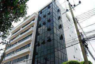 OFFICE อาคารพีเอวี ไม่ไกลจาก - 25200 - 1 BEDROOM 1 น้ำ ขนาด = 1 sq.wa 0 Ngan 0 Rai ราคา - สุดคุ้ม -