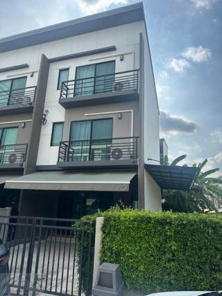 ขายทาวน์โฮม 3 ชั้น 38.50 ตร.ว. บ้านกลางเมือง ศรีนครินทร์ - อ่อนนุช ใกล้ซีคอนสแควร์