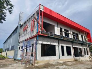 ขายและให้เช่าโรงงาน เนื้อที่ 4 ไร่ โรงงานสร้างใหม่ใกล้นิคมเกตเวย์ฉะเชิงเทรา ผังม่วงลาย โรงงานพื้นที่ใช้สอยรวม 3100 ตรม.
