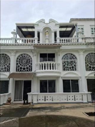 ให้เช่าทาวน์โฮม 4 ชั้น โครงการ Leo Classic Place สุขุมวิท 49/13 เฟอร์ครบ พร้อมอยู่ใกล้ BTS ทองหล่อ–พร้อมพงษ์ เลี้ยงสัตว์ได้ 