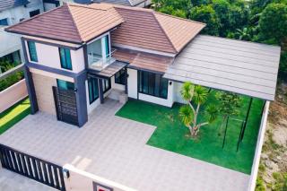 Do home โลตัส มาบตาพุด 3.20กม. 3นอน 3น้ำ คฤหาสน์ 2 ชั้น ทับมา พร้อมโรงจอดรถพิเศษ 96 ตร.ว. 300 ตร.ม. BEYOND  สนามแบดมินตัน