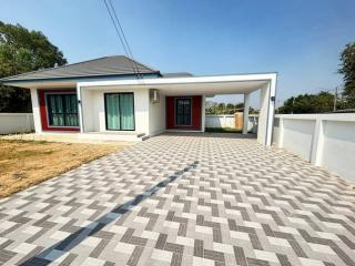 ให้เช่าบ้านพนัสนิคมชลบุรี  หมู่บ้านโครงการ ณ พรรธน์ บ้านเดี่ยวสวยมาก. หลังริมในสุด พื้นที่ 76 ตรว