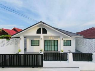 ขายบ้านเดี่ยว หมู่บ้านเอกมงคล 1 ซอยเขาตาโล ใกล้ทางรถไฟน้ำไม่ท่วม เฟอร์ครบหิ้วกระเป๋าเข้าอยู่ได้เลย