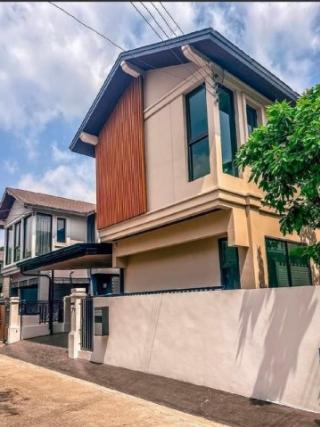 HR 10218 ให้เช่าบ้านเดี่ยว 2 ชั้น 60 ตรว. 3 ห้องนอน โครงการบ้านสวนปริญสิริ ซอยโยธินพัฒนา 3 ใกล้เลียบด่วน