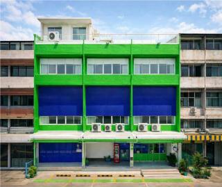 ให้เช่า ตึกแถว 3 คูหา 8 นอน 4 น้ำ  720 ตร.ม. รพ.รามคำแหง 900 ม. การกีฬาแห่งประเทศไทย 900 ม.