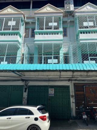 ขายด่วน! ตึกแถว 4 ชั้น ทำเลทองค้าขาย ติดถนนซอยแบริ่ง 34 ใกล้รถไฟฟ้า 2 สาย (BTS/MRT) ทำเลมี Traffic รถผ่านเข้าออกคึกคักตลอดวัน!
