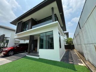 ให้เช่าบ้านเดี่ยว 2 ชั้น มัณฑนา อ่อนนุช-วงแหวน 4 ทำเลอ่อนนุช-วงแหวน เฟอร์ครบ พร้อมอยู่ ตำแหน่งใกล้ส่วนกลาง