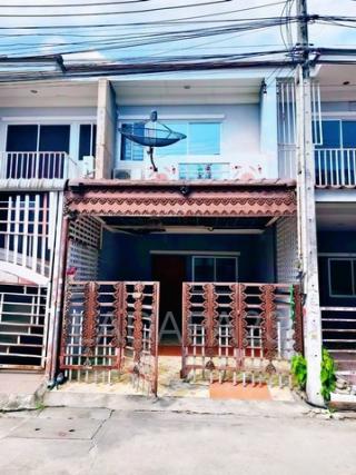 ขายด่วน! ขายบ้านพร้อมอยู่ราคาถูก ทาวน์เฮ้าส์ 2 ชั้นหมู่บ้านภัสลดา บ้านอยู่ถนนเมน หน้าบ้านโล่ง ไม่ชนใคร