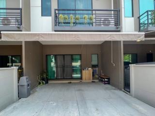 ให้เช่าทาวโฮม บ้านกลางเมืองพหลฯ- รามอินทราใกล้ Central ลาดพร้าว, Major รัชโยธิน, Central EastVilleติดถนนเทพรักษ์ใกล้รถไฟฟ้า BTS สายหยุด 