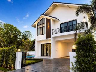 ราคาเริ่มต้นที่ 9.9 ล้าน Pool Villa หลังใหญ่ 2 ชั้น #แปลงมุม ทำเลคุณภาพ #ใกล้กาดฝรั่ง บ้านโมเดิร์นดีไซน์ทันสมัย #หิ้วกระเป๋าเข้าอยู่ได้ทันที
