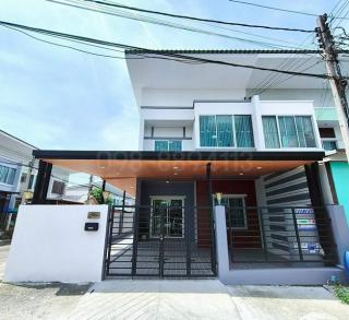ขายทาวน์โฮม 2 ชั้น ม.ราชพฤกษ์ สุวรรณภูมิ ลาดกระบัง เฟส 2 เนื้อที่ 31.9 ตร.วา 4นอน 2น้ำ ใกล้สนามบินสุวรรณภูมิ