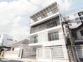 ขายโฮมออฟฟิศ 4 ชั้น 51 ตร.ว. ซอย 20 มิถุนา ใกล้ MRT สุทธิสาร ( รีโนเวทใหม่ )