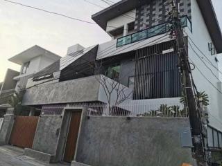 ขายด่วน บ้านเดี่ยว ซอยรัชดานิเวศน์ 16 ใกล้mrtห้วยขวาง ย่านห้วยขวาง