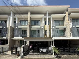 ลดราคาด่วน ทาวน์โฮม 3 ชั้น ทาวน์พลัส ประชาอุทิศ - ทุ่งครุ บ้านสวย พร้อมอยู่
