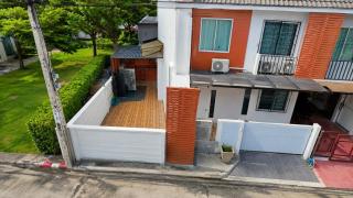 เดอะคริสตัล เอกมัย-รามอินทรา 900 ม. 28 ตร.ว.224 ตร.ม. ใกล้วัดลาดปลาเค้า 700 ม. ทาวน์โฮม 2 ชั้น หลังมุม 3นอน 2 น้ำ  รีโนเวทใหม่ พร้อมเฟอร์ฯ