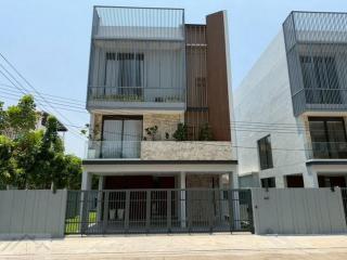 ขายบ้านเดี่ยว 3 ชั้น 66.6 ตร.ว. หมู่บ้านปรีชา รามคำแหง-กรุงเทพกรีฑา พร้อมลิฟต์ส่วนตัว