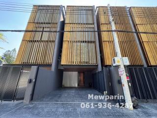 428951ขายโฮมออฟฟิศ ซิกเนเจอร์ เออร์เบิน แอล ขนาด 26 ตร.วา ตกแต่งพร้อมอยู่ เหมาะสำหรับอยู่อาศัยและเป็น home office