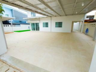 ให้เช่าบ้านเดี่ยว ใกล้เดอะมอลลบางกะปิ ใกล้ มหาวิทยาลัยนิด้า  โรงเรียนนานาชาติ RAIS  จดทะเบียนได้