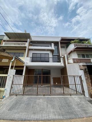 ขายทาวน์โฮม 3 ชั้น 25 ตรว. หมู่บ้านเกษมสันต์ 1 ลาดพร้าว71 นาคนิวาส สังคมสงเคราะห์ ติดเลียบด่วน ใกล้ Central Eastville รีโนเวทใหม่ทั้งหลัง