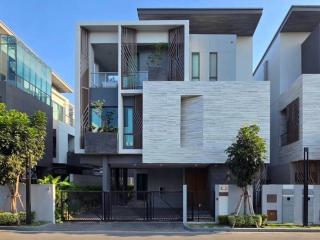 ให้เช่าวิลล่าหรู 3 ชั้น 440 ตรม. Modern Luxury The Gentry พัฒนาการ 2 ซอยพัฒนาการ 32 เชื่อมต่อทองหล่อ-เอกมัย เพียง 5 กม.