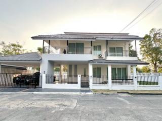 BH4136 ขายหรือให้เช่าบ้านเดี่ยว บ้านซื่อตรง บางบัวทอง 340 หลังมุม พื้นที่ใหญ่ มีเรือนรับรองแยก เหมาะอยู่อาศัยหรือทำ Home Office