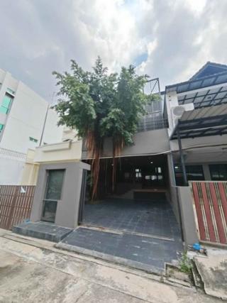 ให้เช่าอาคาร 3 ชั้น 350 ตรม 5 ห้องทำงาน 4  ห้องน้ำพระราม 9 ซ.19  ทะลุออกถ.เอกมัย-รามอินทราได้ 