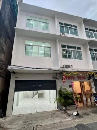 HR 10236 ให้เช่าอาคาร 4 ชั้น พร้อมดาดฟ้า ซอยสาทร 11 แยก 3 รีโนเวทใหม่ทั้งหลัง ใกล้ BTS เซนต์หลุยส์