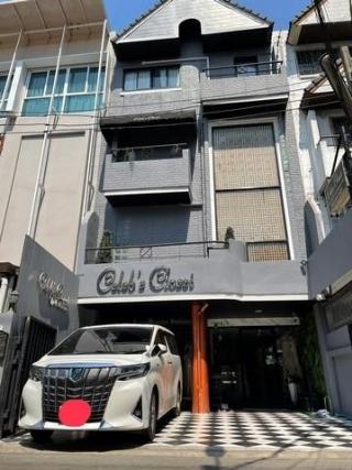 รหัสC7211 ให้เช่าอาคารพาณิชย์ 4 ชั้น 1 คูหา สุขุมวิท 49 ซอยทองหล่อ23 มีที่จอดรถหน้าอาคาร