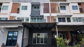  ขายทาวน์เฮ้าส์ 3 ชั้น   โครงการ ปริญ รามอินทรา-วัชรพล  เขตบางเขน กรุงเทพฯ ห่างจาก ตลาดนัดเลียบด่วนรามอินทรา 4.6 กม.