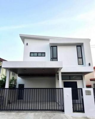 HS 1932 ขายบ้านเดี่ยว 2 ชั้นสร้างใหม่ 50 ตรว. 4 ห้องนอน โครงการบางนาวิลล่า บางนาตราด ซอย 39