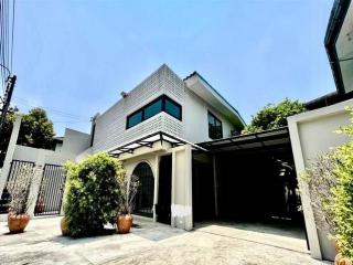 ขายโฮมออฟฟิศขนาดใหญ่ 2–3 ชั้น 75 ตรว. ซอยรุ่งเรือง ใจกลางรัชดา–สุทธิสาร เดินถึง MRT สุทธิสารเพียง 5 นาที