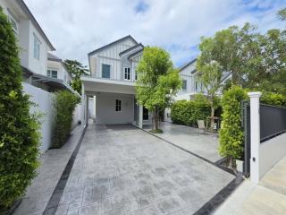 รหัสC7232 ให้เช่าบ้านเดี่ยวหลังใหม่ ยังไม่เคยเข้าอยู่ หมู่บ้านVillaggio 3 ศรีนครินทร์-บางนา ตกแต่งครบพร้อมอยู่