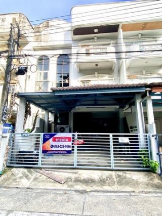 ขาย ทาวน์ เฮ้าส์ ทาวน์ โฮม 3 ชั้น หมู่บ้าน 84 แมนชั่น ลาดพร้าว 84 ประดิษฐ์มนูธรรม 3 ห่างถนนใหญ่ เลียบด่วน รามอินทรา เพียง 300 เมตร