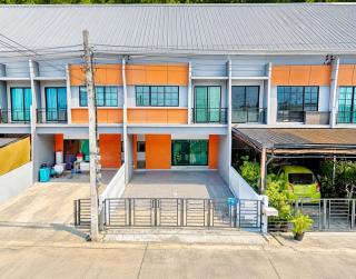 ทำเลกัลปพฤกษ์-สาทร ทาวน์โฮม 2 ชั้นฟังก์ชัน 3 นอน 2 น้ำ  MRTบางแค 2.5กม. รร.นานาชาติบริติชโคลัมเบีย 2 กม.19ตร.ว.150ตร.ม. 