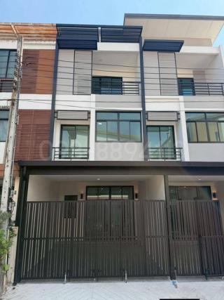 ขายทาวน์โฮม 3 ชั้น ซิกเนเจอร์ ถนนวัชรพล ทำเลดีเยี่ยม ใกล้ทางด่วน เนื้อที่ 17 ตรว 3นอน 3น้ำ บ้านหันทิศเหนือ