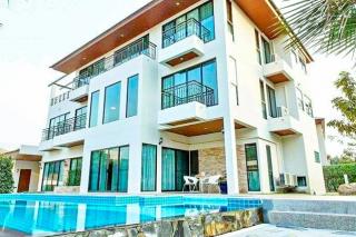คฤหาสน์ 3ชั้น  พระราม 9 4ปีมีครั้ง Pool Villa สนามกอล์ฟ กรุงเทพกรีฑา 800ม. เฟอร์ครบ 6นอน 6 น้ำ ม.นานาชาติแสตมฟอร์ด 250ม. 200ตร.วา. 650ตร.ม.