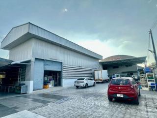 ปล่อยเช่า โรงงานใกล้อมตะ ใกล้บายพาสกรุงเทพ_พัทยา มีสามอาคารขนาด1,890ตร.ม.