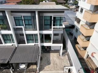 HR 10095 ให้เช่าทาวน์โฮม 3 ชั้น โครงการ cozy โชคชัย 4 ซอย30 ลาดพร้าว  ตกแต่งสวยพร้อมเข้าอยู่ เฟอร์นิเจอร์ครบ