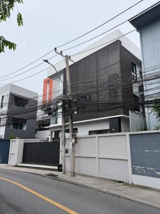 ให้เช่าบ้านเดี่ยว 3 ชั้น 360 ตร.ม. ย่านสุทธิสาร ซอย 20 มิถุนา ใกล้ MRT สุทธิสาร