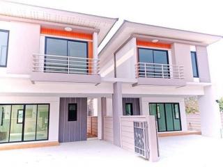 DSL-153.01 ขาย บ้าน หมู่บ้าน ใจกลางเมืองชลบุรี 39 ตร.วา ชลบุรี    เมืองชลบุรี    ห้องนอน 3 ห้อง ห้องน้ำ 3 ห้อง