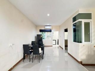 ให้เช่าทาวน์โฮม 2 ชั้น 113 ตร.ม โกลเด้นทาวน์ 2 อ่อนนุช-ลาดกระบัง ใกล้ ARL ลาดกระบัง