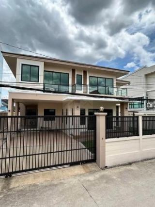 HS 1968 ขายบ้านเดี่ยว 2 ชั้น 104 ตรว. 4 ห้องนอน ลาดพร้าว 101 ใกล้ MRT ลาดพร้าว 101 บ้านสร้างเอง สวย เฟอร์พร้อมอยู่