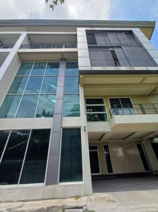 ให้เช่าโฮมออฟฟิต 4 ชั้น 600 ตร.ม. ห้องมุม ย่านรามอินทรา ใกล้แฟชั่นไอแลนส์