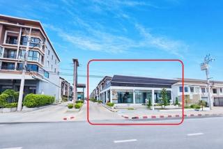เมกาโฮม มีนบุรี 1 กม. หทัยราษฎร์ ติดถนนสามวา 80ตร.ว. คลีนิคความงาม ร้านนวด โฮมออฟฟิศ 4ห้อง 250ตรม. หน้าหมู่บ้านหรูนับ10,000หลัง 