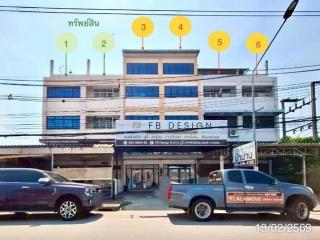  ขายอาคารพาณิชย์ 3 ชั้น มีชั้นลอย เมืองชลบุรี ใกล้หาดบางแสน 